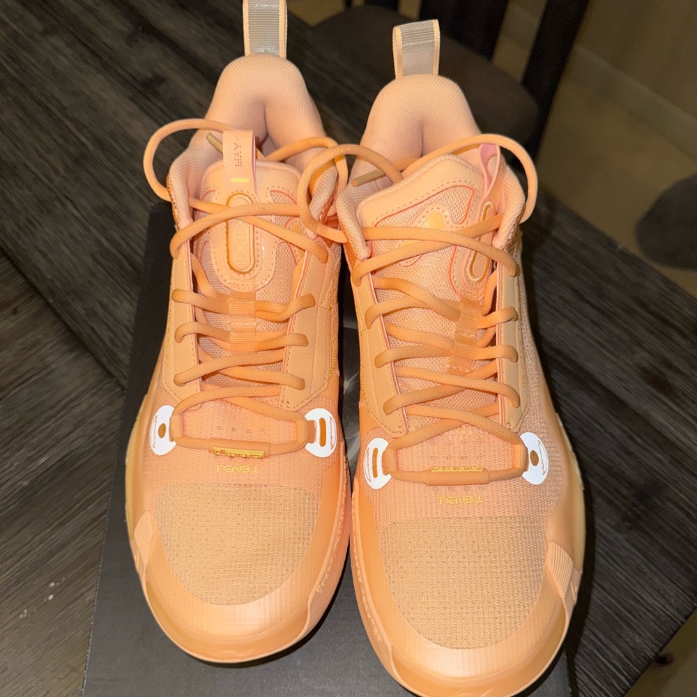 Way of wade 10 low “orange”